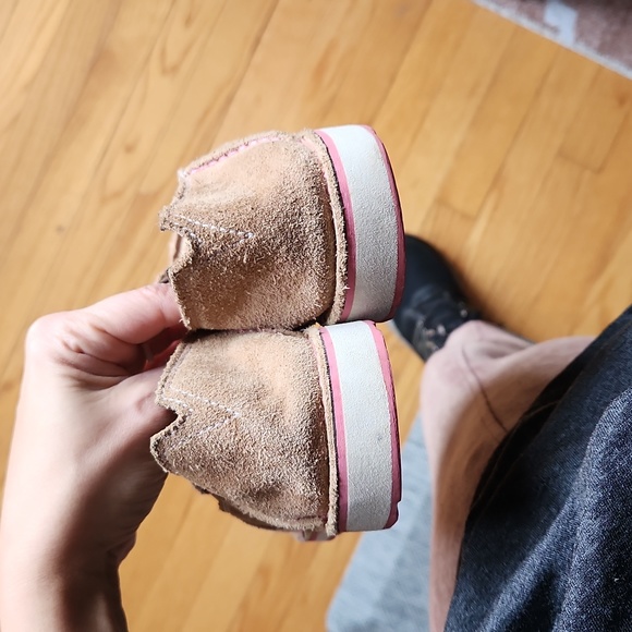 Women's Ariat slip on cruisers. (6) - Picture 3 of 10